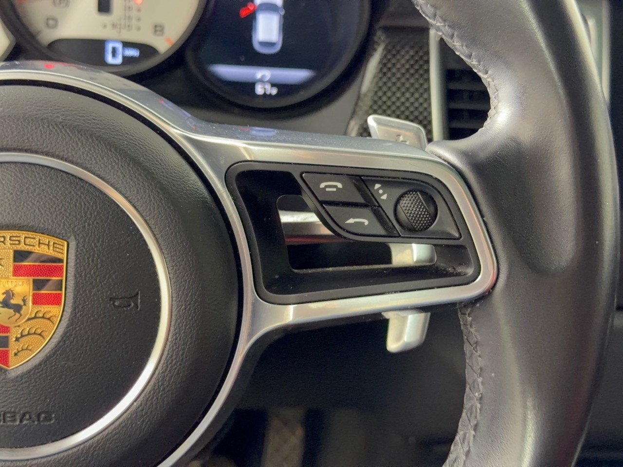 Used 2018 Porsche Macan Turbo AWD/4WD image 19