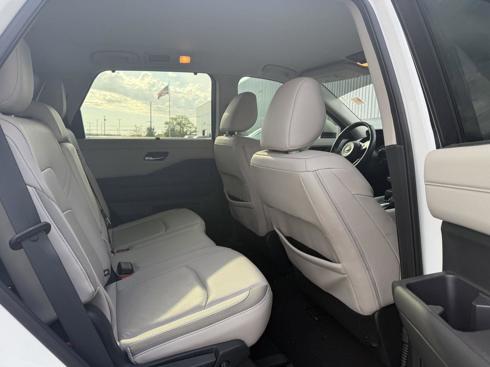 Used 2023 Nissan Pathfinder SL AWD/4WD image 11