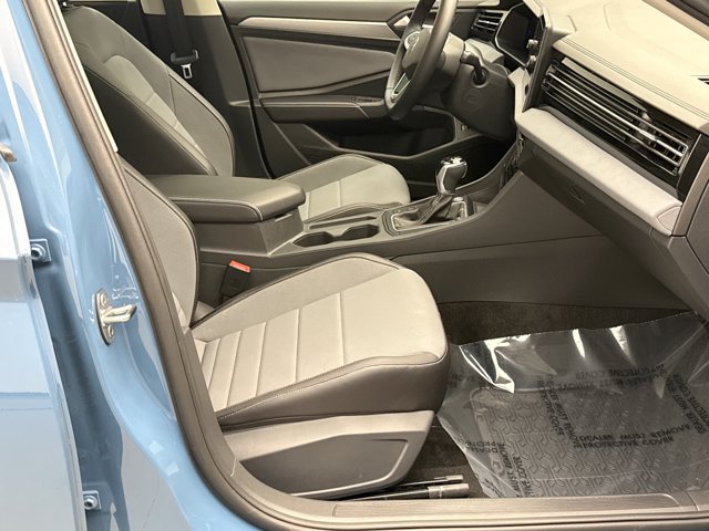 Used 2025 Volkswagen Jetta SE FWD image 17