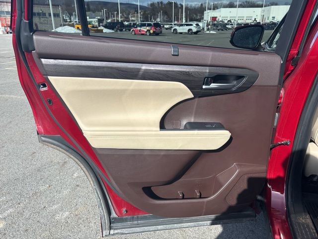 Used 2020 Toyota Highlander Limited image 21