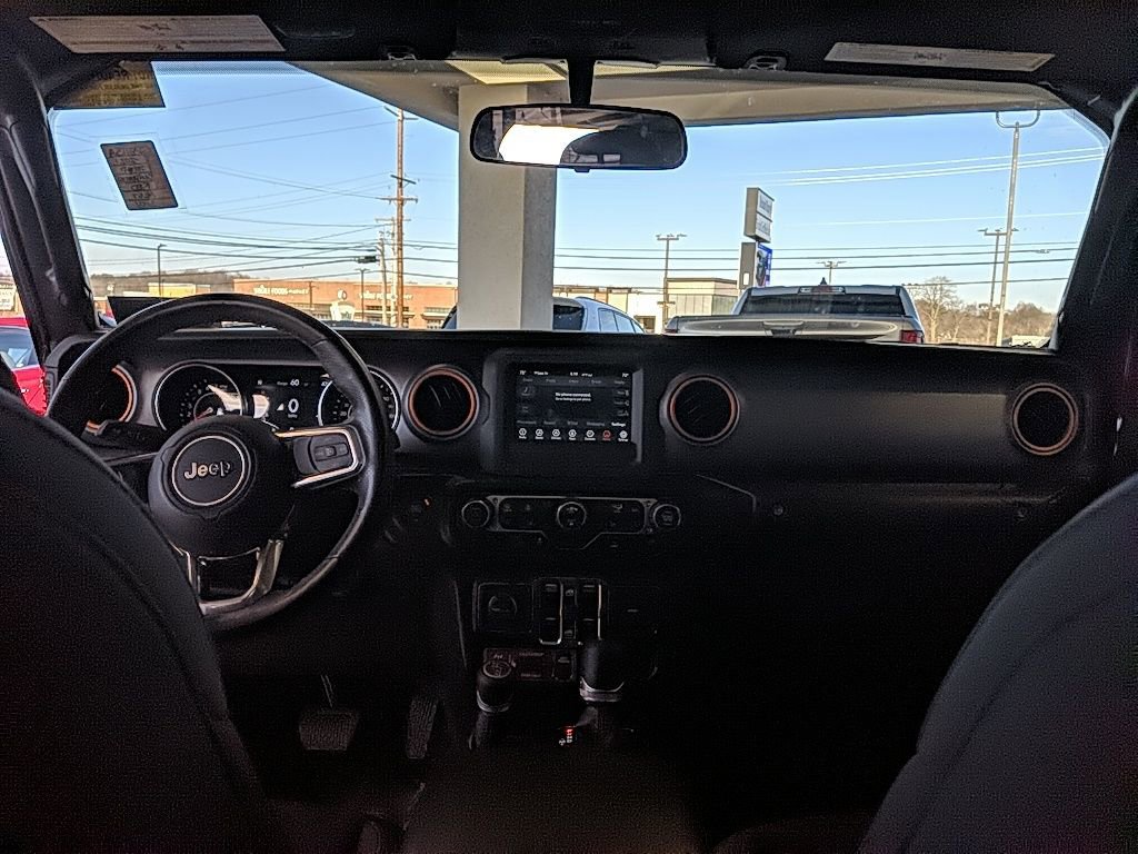 Used 2021 Jeep Gladiator Mojave w/ Cold Weather Group image 14