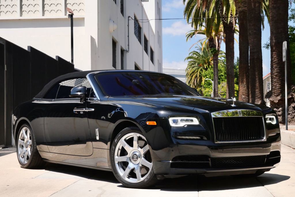 Used 2018 Rolls-Royce Dawn RWD image 3