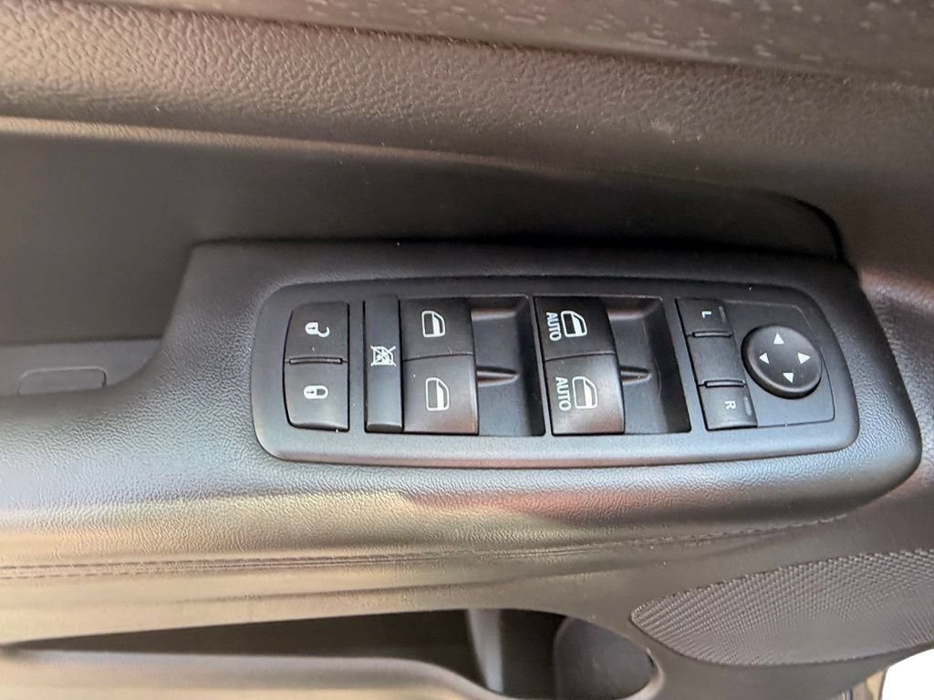 Used 2017 Jeep Grand Cherokee Altitude AWD/4WD image 6