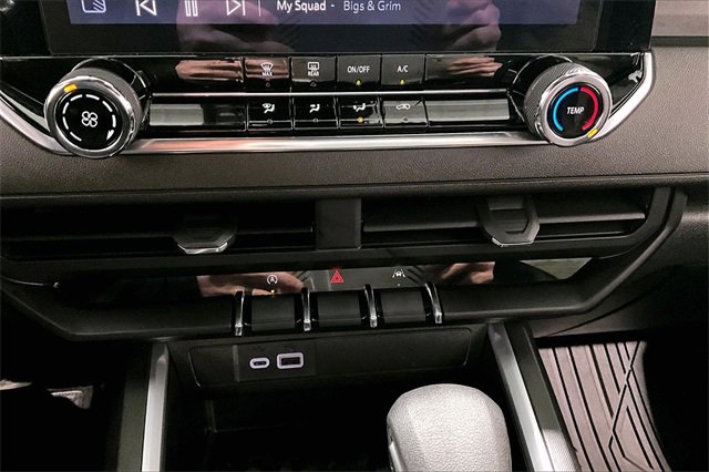 Used 2023 Chevrolet Colorado Trail Boss w/ Technology Package image 17