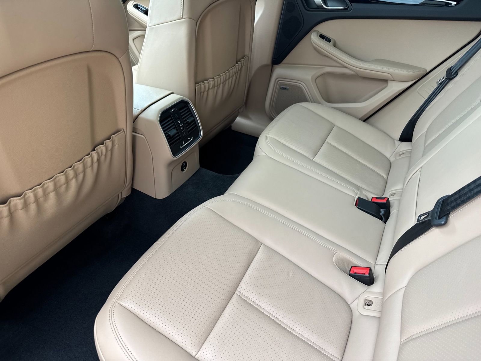 Certified 2023 Porsche Macan image 14