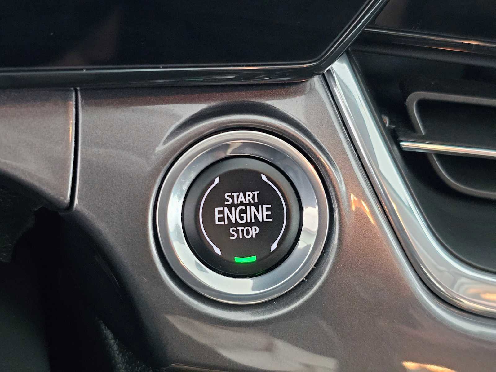 Used 2024 Chevrolet Trax ACTIV w/ Sunroof Package FWD image 29