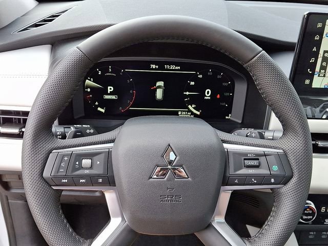 New 2025 Mitsubishi Outlander SE image 13