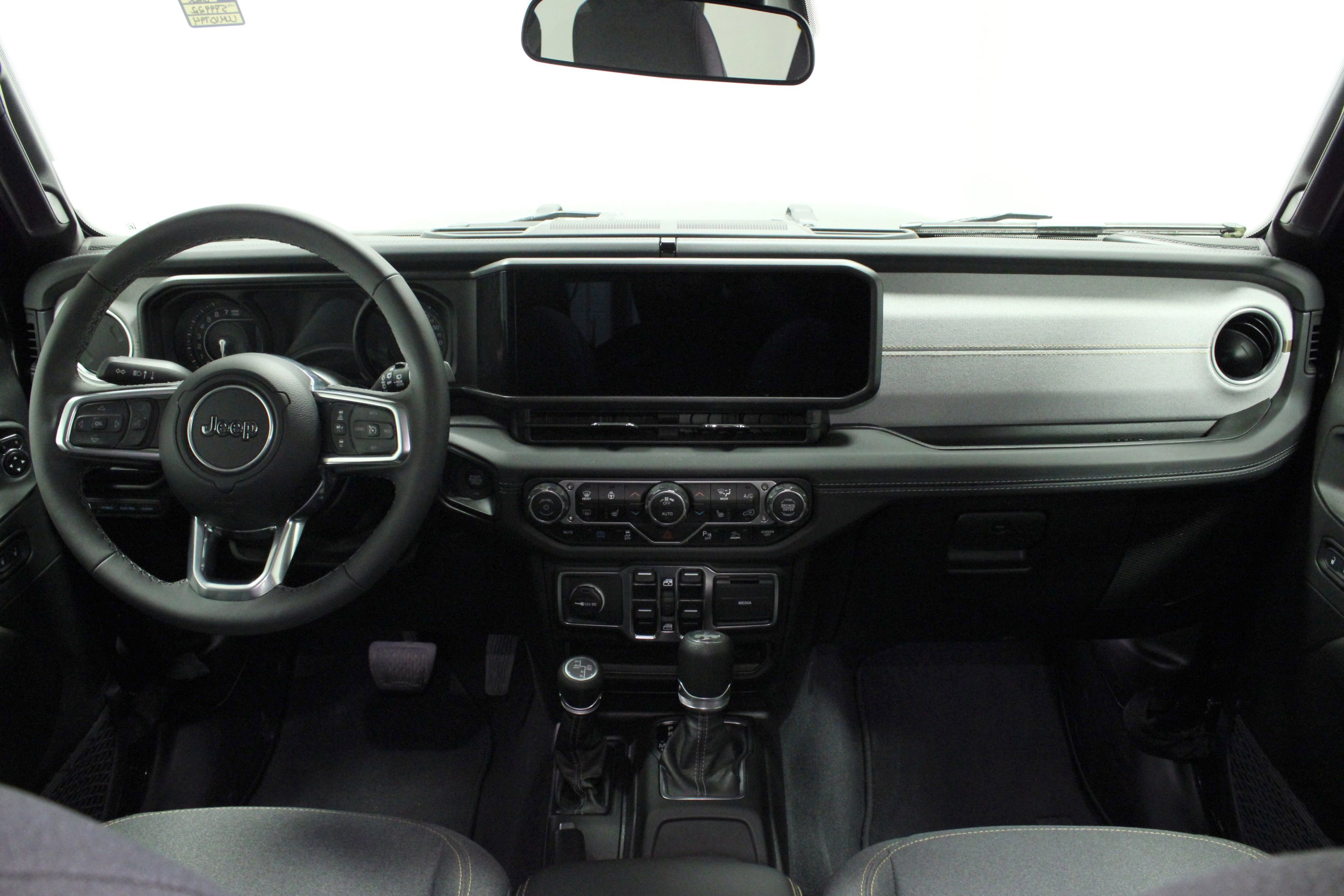 Used 2025 Jeep Wrangler Unlimited Sahara w/ Safety Group AWD/4WD image 19