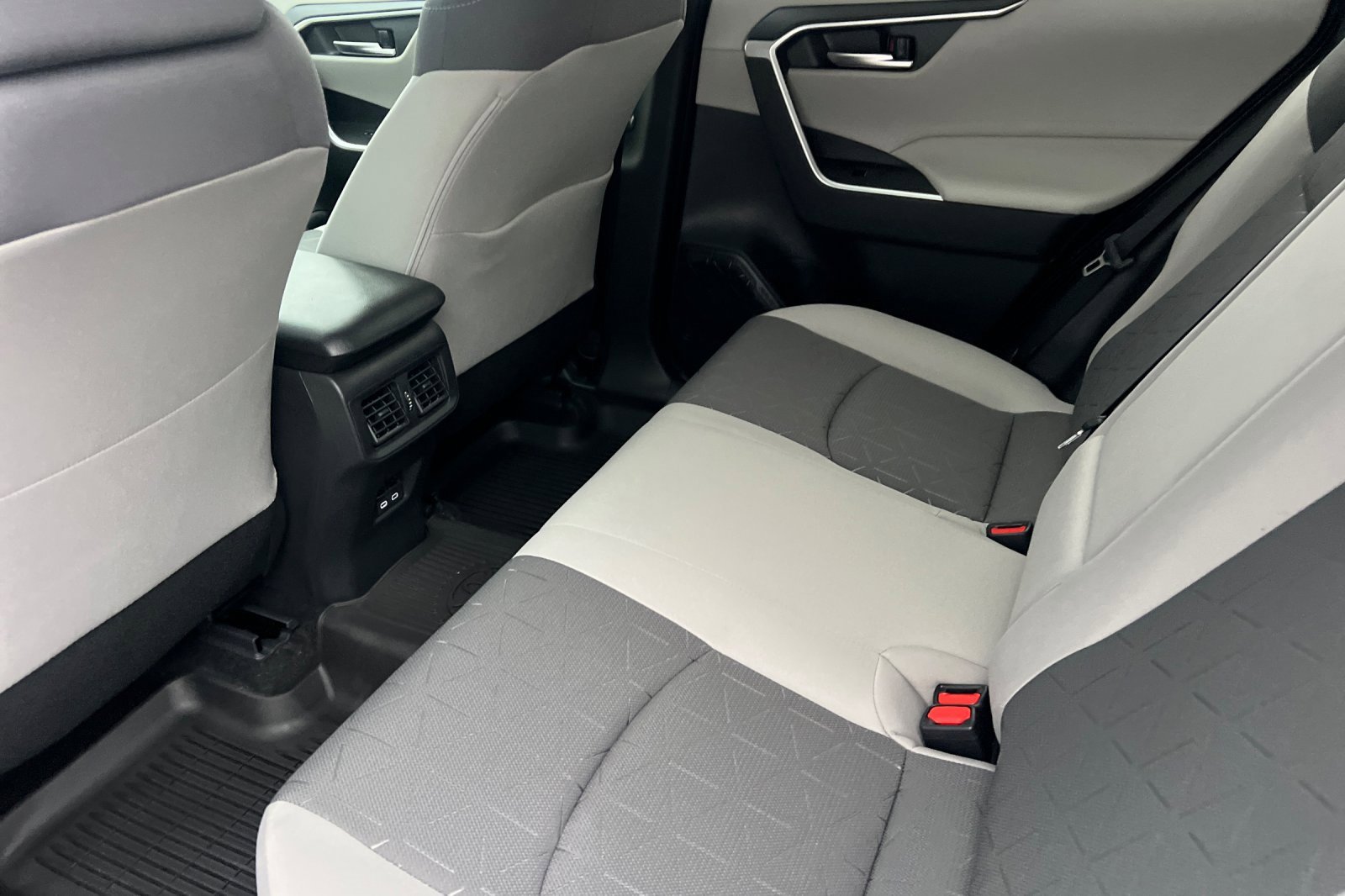 New 2025 Toyota RAV4 XLE w/ Convenience Package image 9