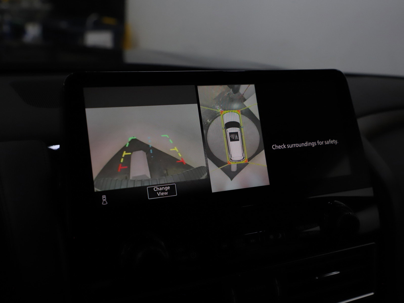 Used 2023 Nissan Armada SL w/ Captain's Chairs Package image 24