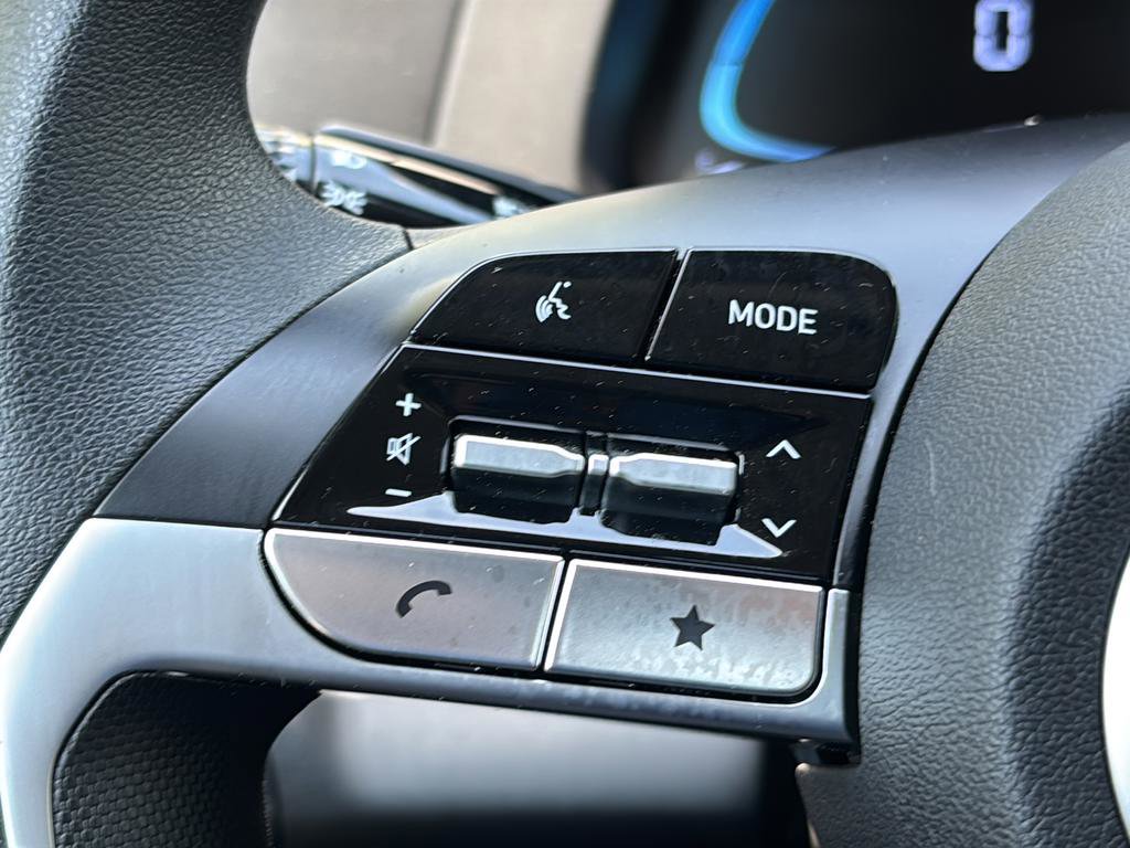 Used 2025 Hyundai Elantra SE FWD image 22