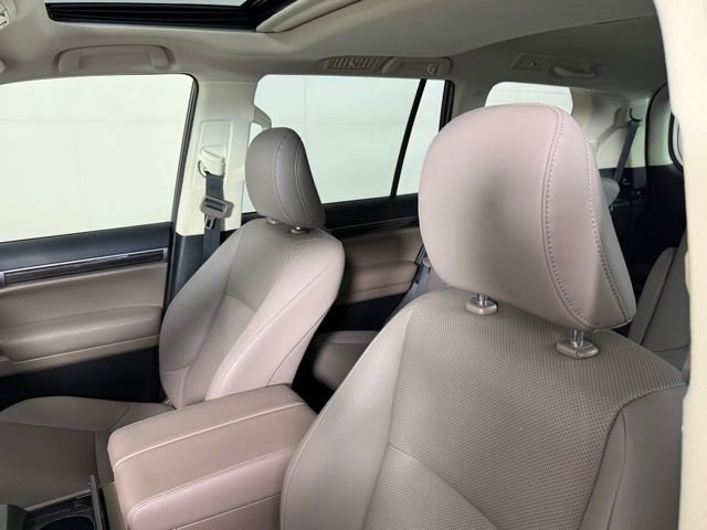 Used 2023 Lexus GX 460 Premium w/ Accessory Package AWD/4WD image 7