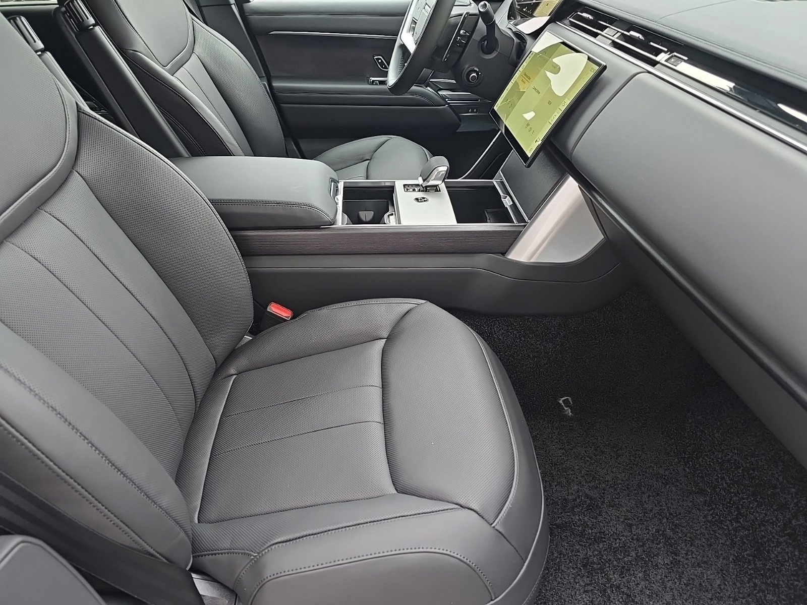 New 2026 Land Rover Range Rover Long Wheelbase SE image 7