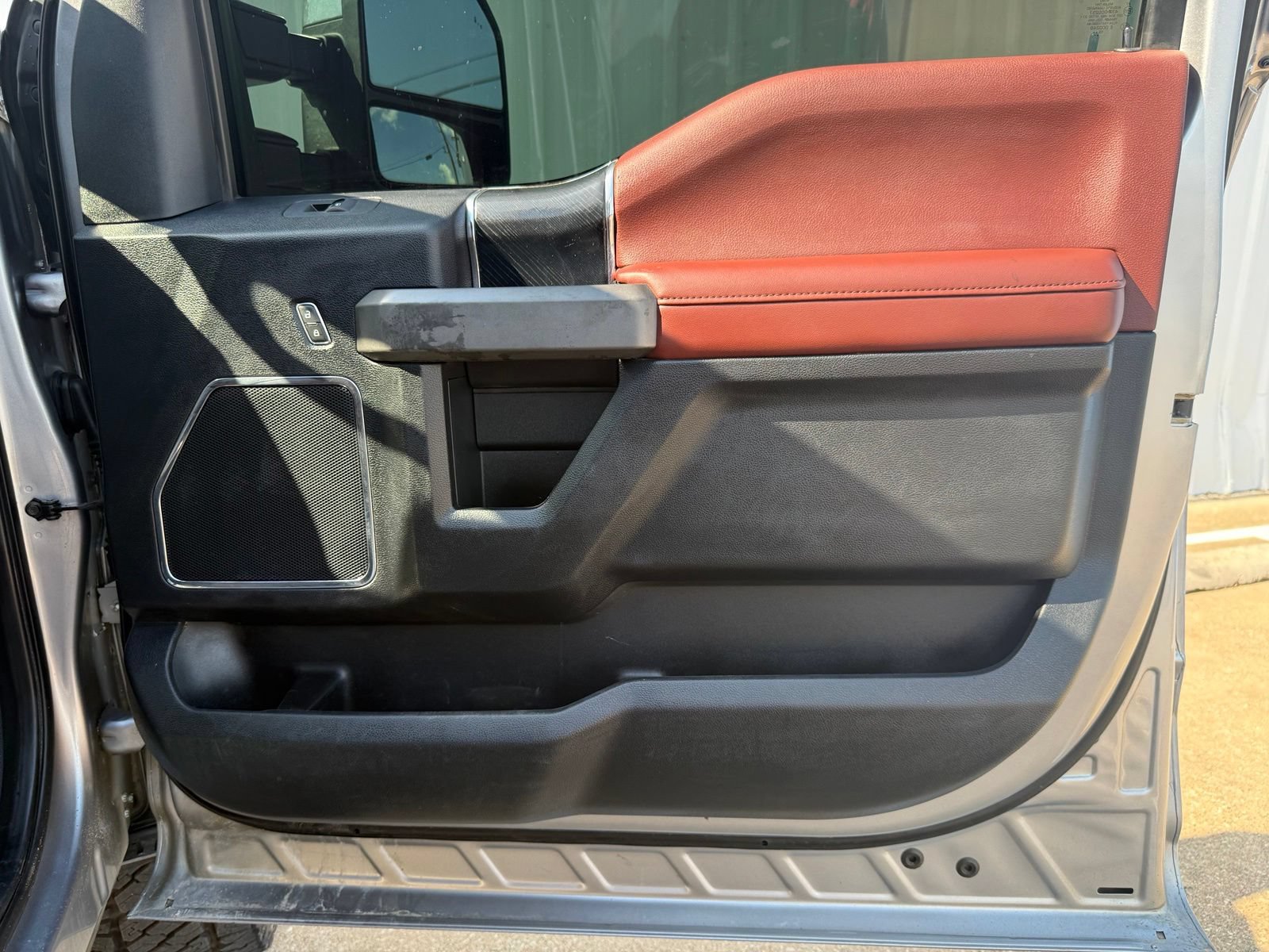 Used 2020 Ford F250 Platinum w/ FX4 Off-Road Package AWD/4WD image 23