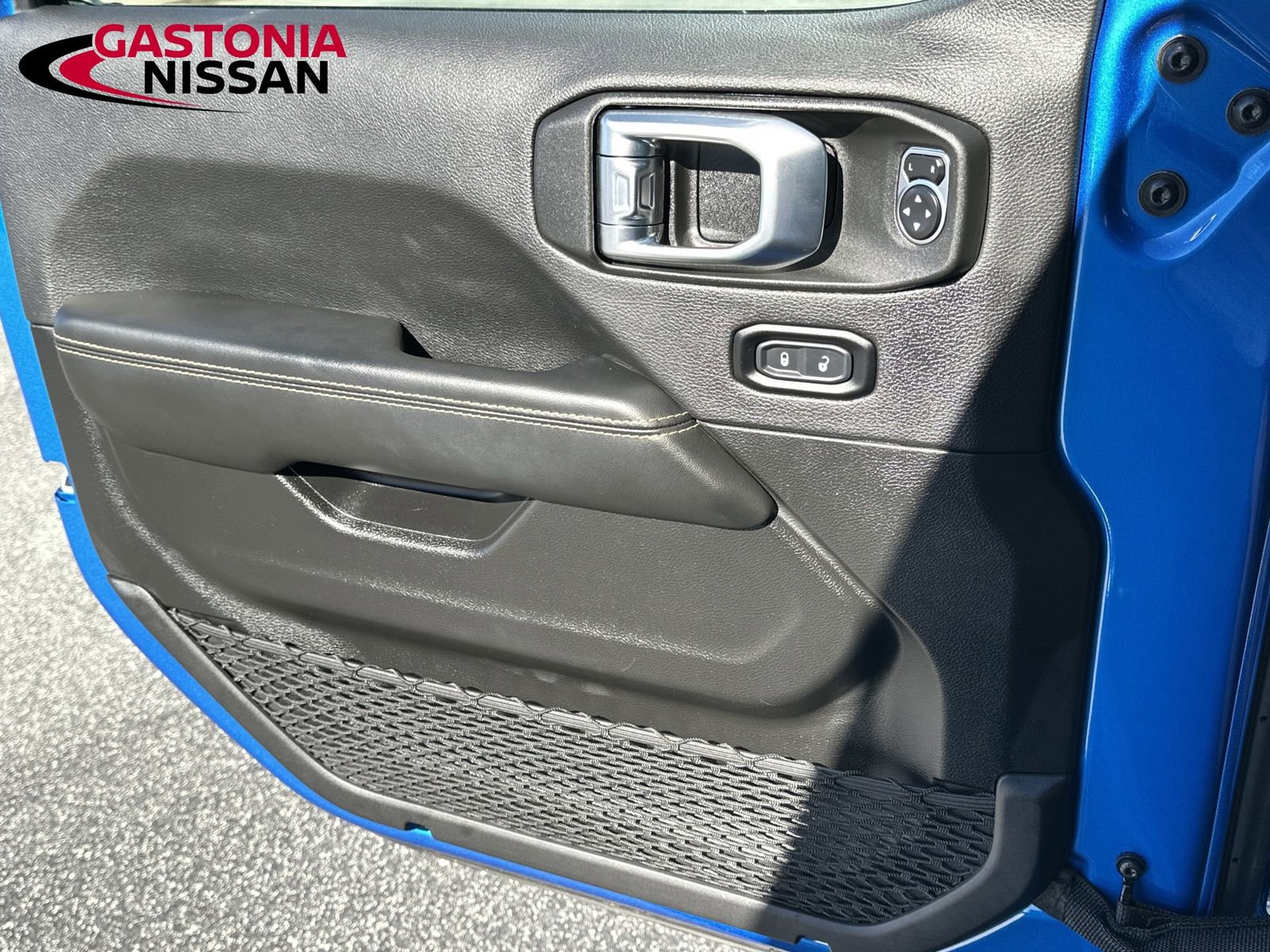 Used 2024 Jeep Wrangler Unlimited Sahara w/ Technology Group image 18