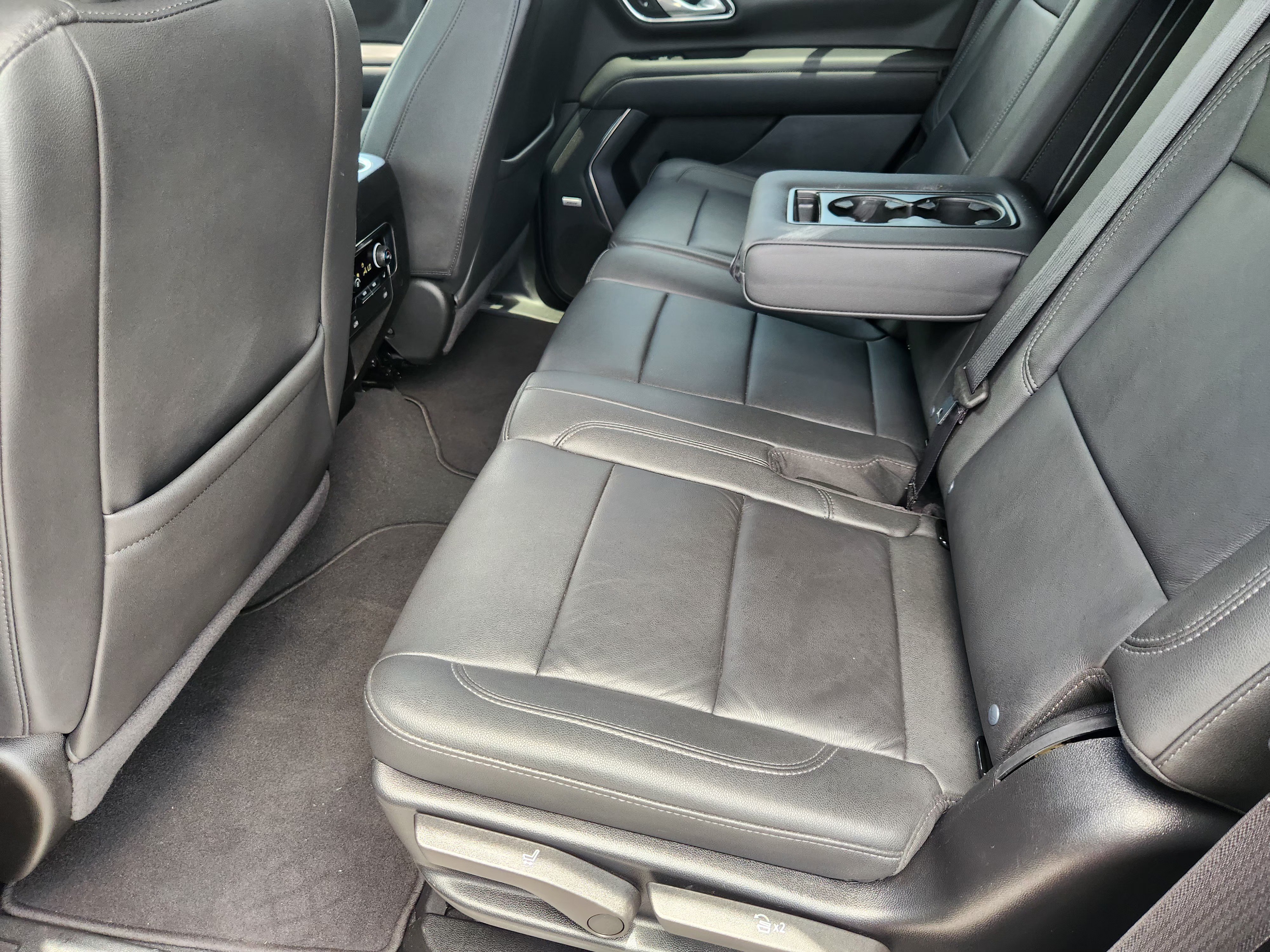 Used 2024 Chevrolet Tahoe Z71 w/ Luxury Package AWD/4WD image 30