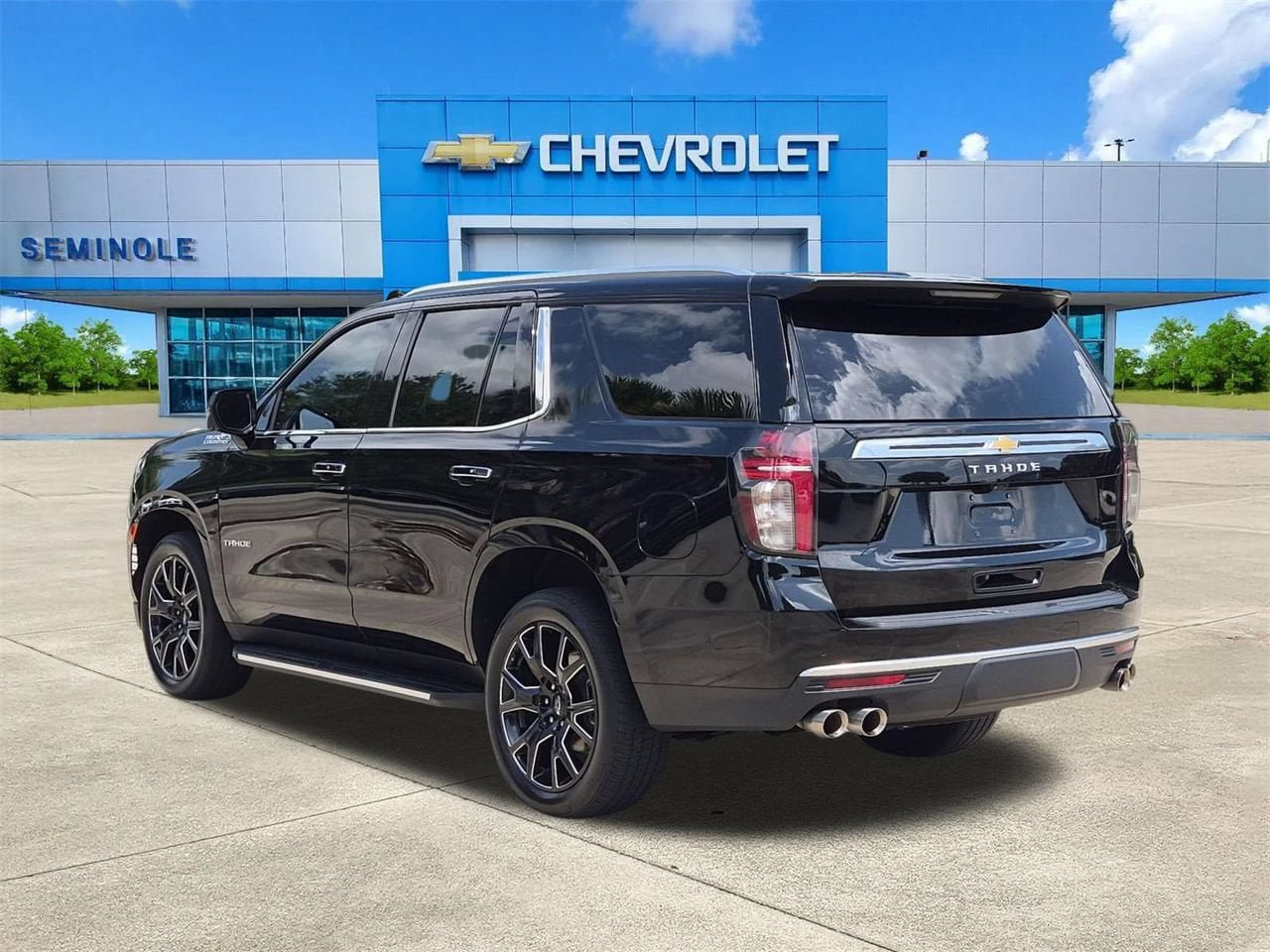 Certified 2023 Chevrolet Tahoe High Country w/ Advanced Technology Package AWD/4WD image 3