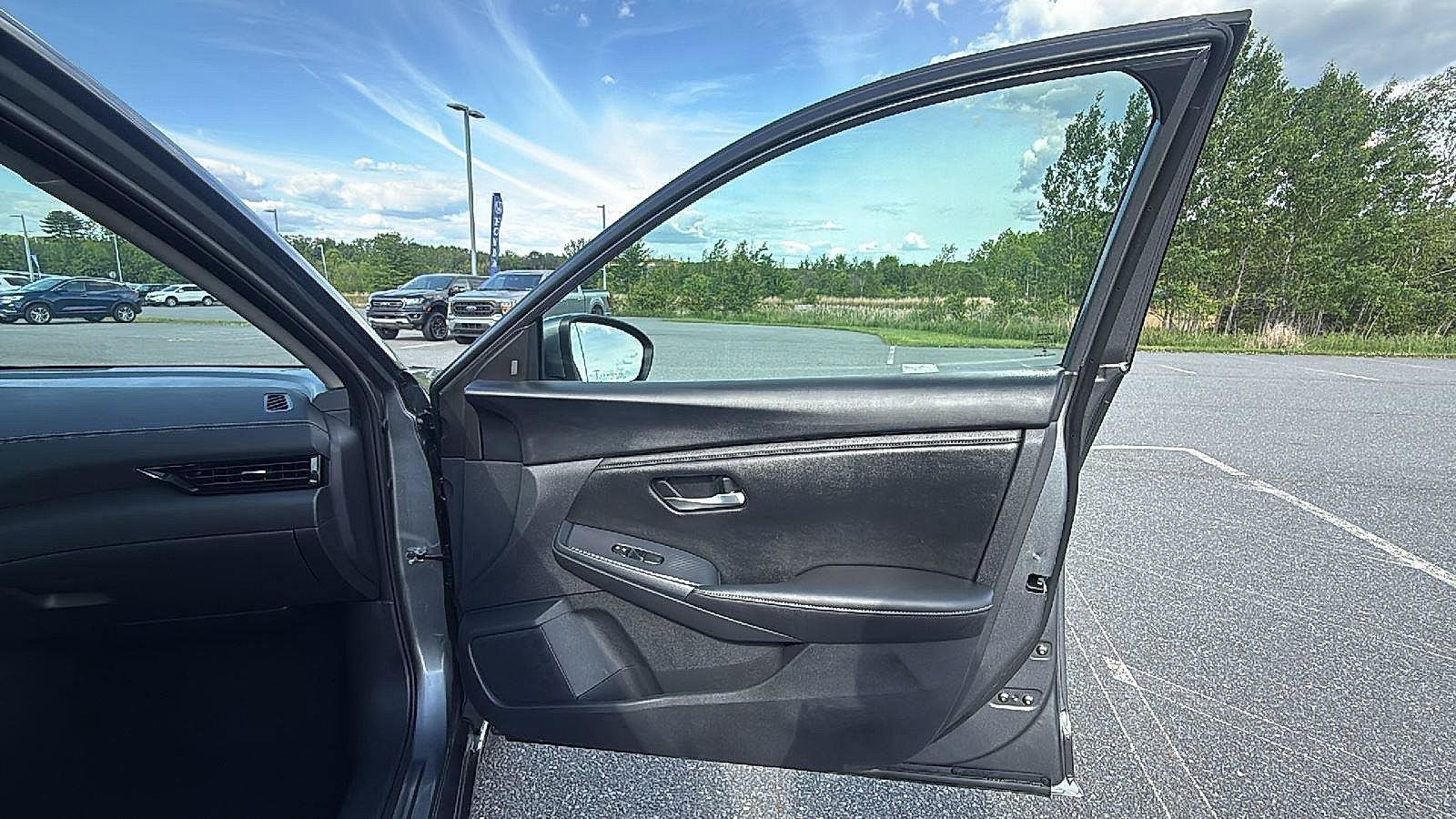 Used 2023 Nissan Sentra SV FWD image 17