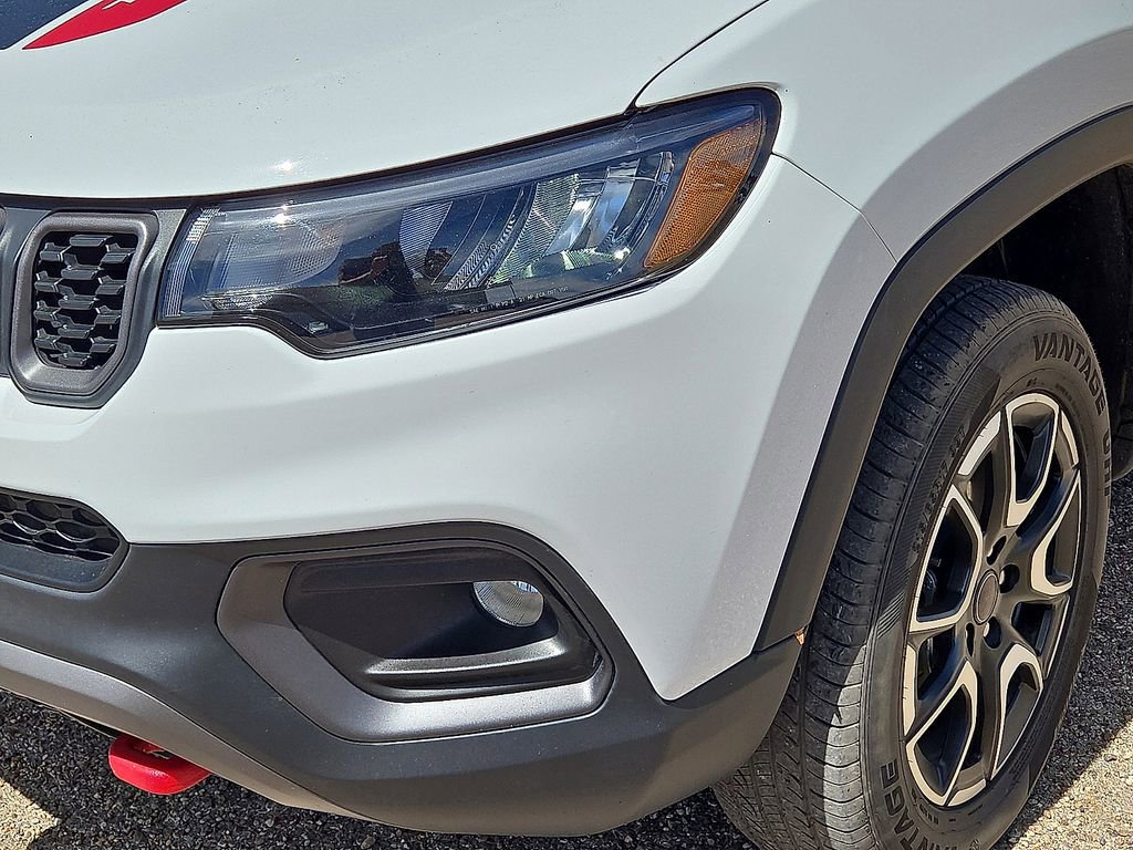 Used 2025 Jeep Compass Trailhawk AWD/4WD image 9