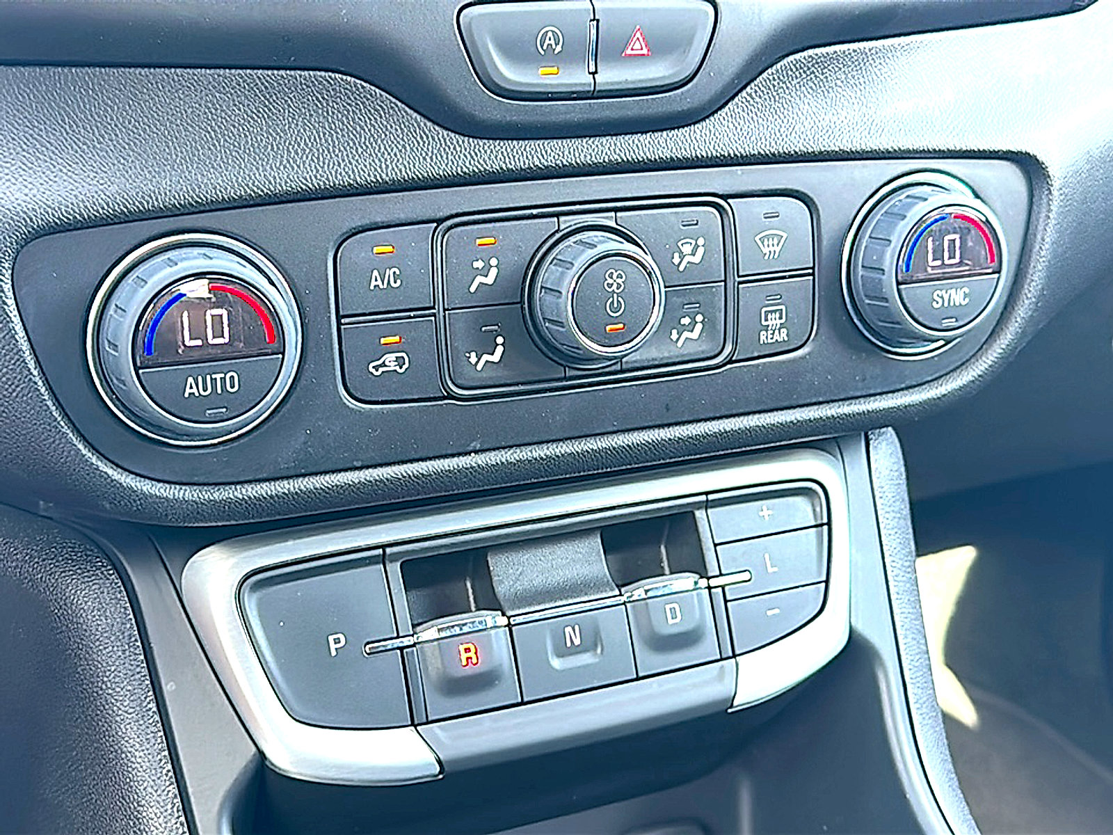 Used 2024 GMC Terrain SLT w/ Elevation Edition AWD/4WD image 33