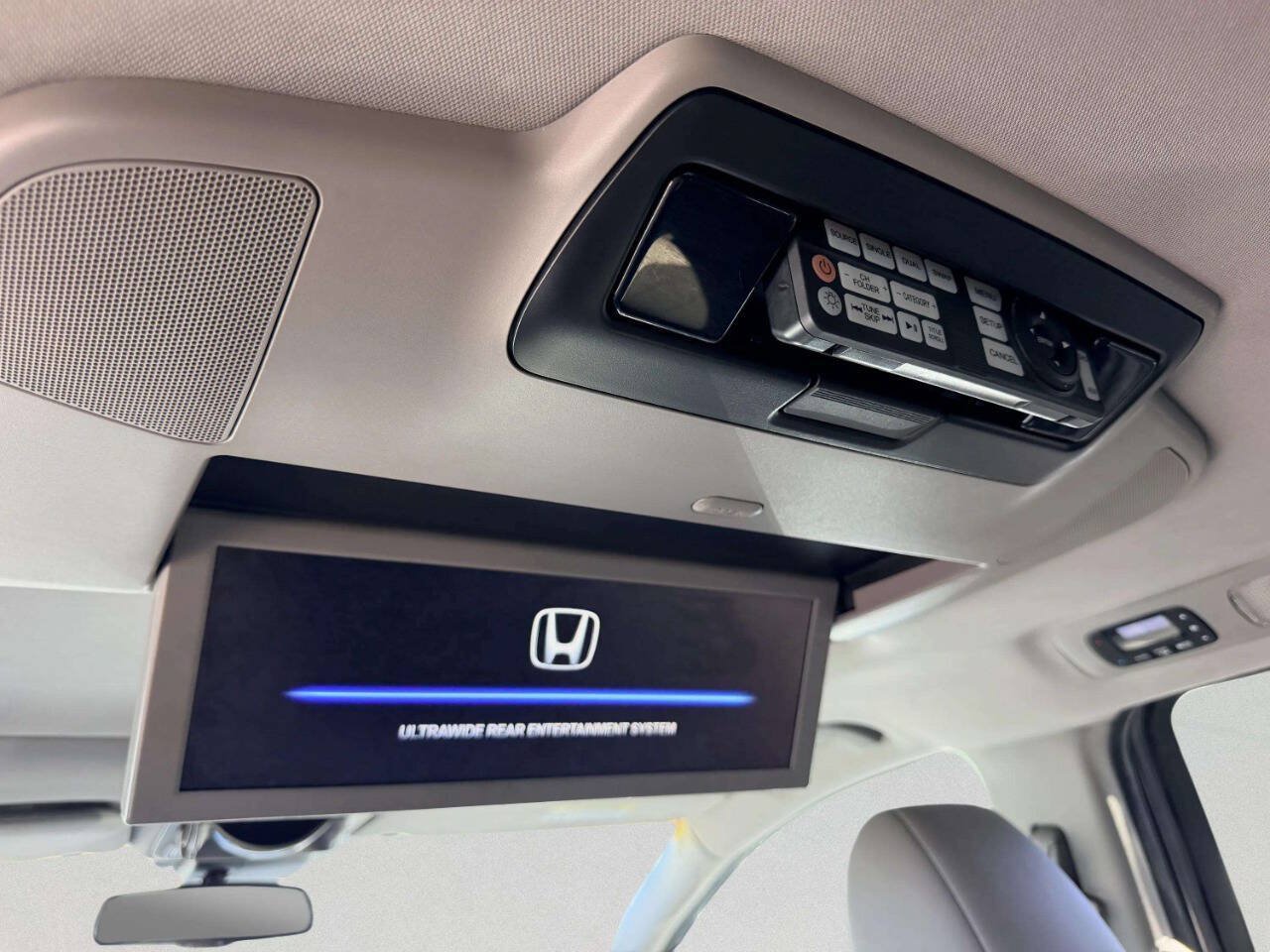 Used 2015 Honda Odyssey Touring Elite image 30