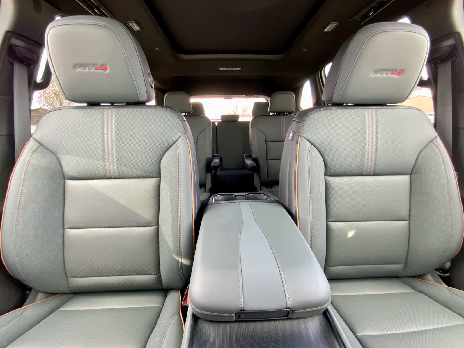 New 2026 GMC Acadia AT4 w/ LPO, Floor Liner Package AWD/4WD image 31