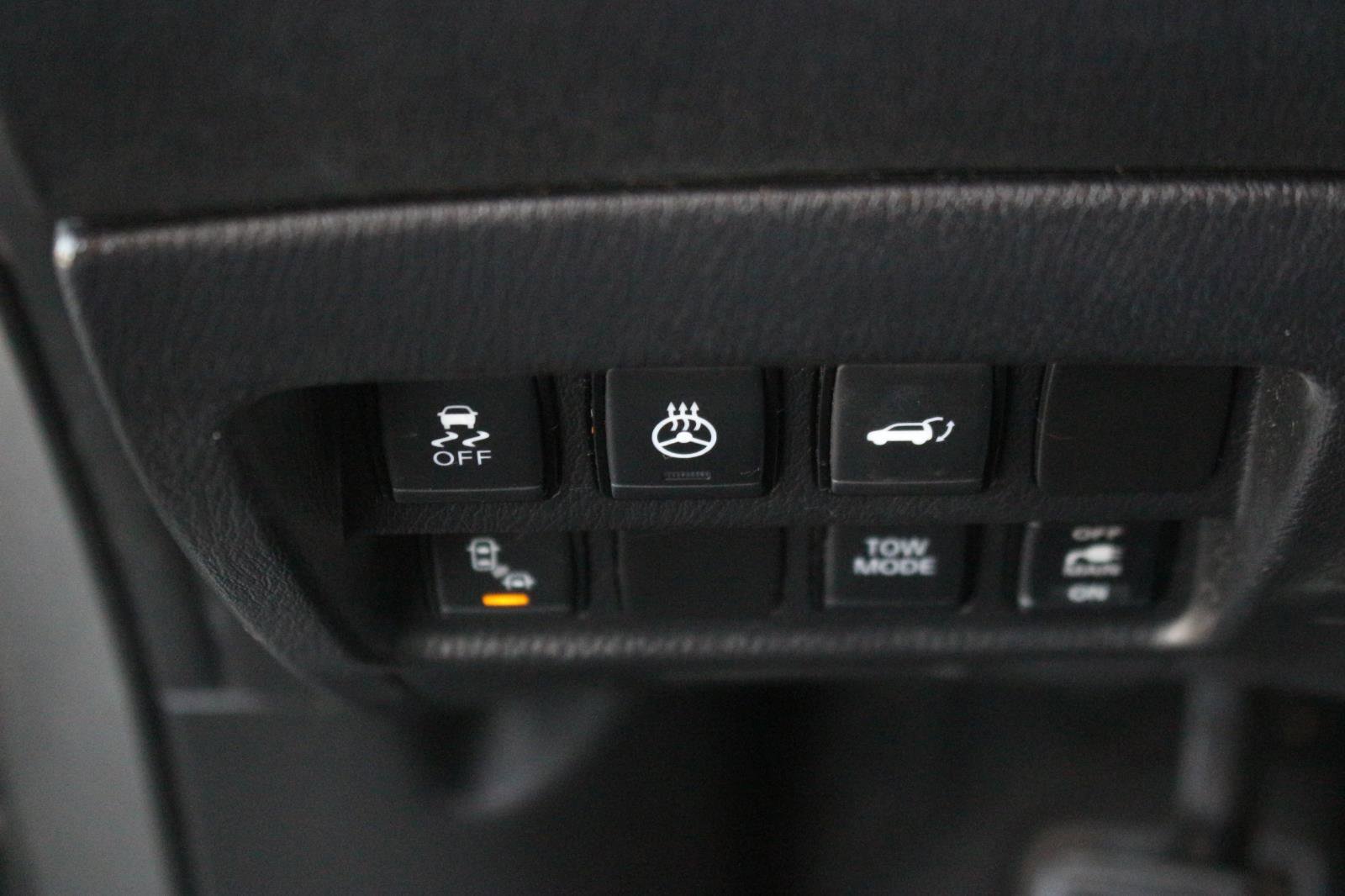 Used 2020 Nissan Pathfinder Platinum image 32