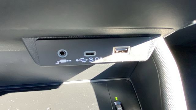 Used 2025 Subaru Forester Premium image 28