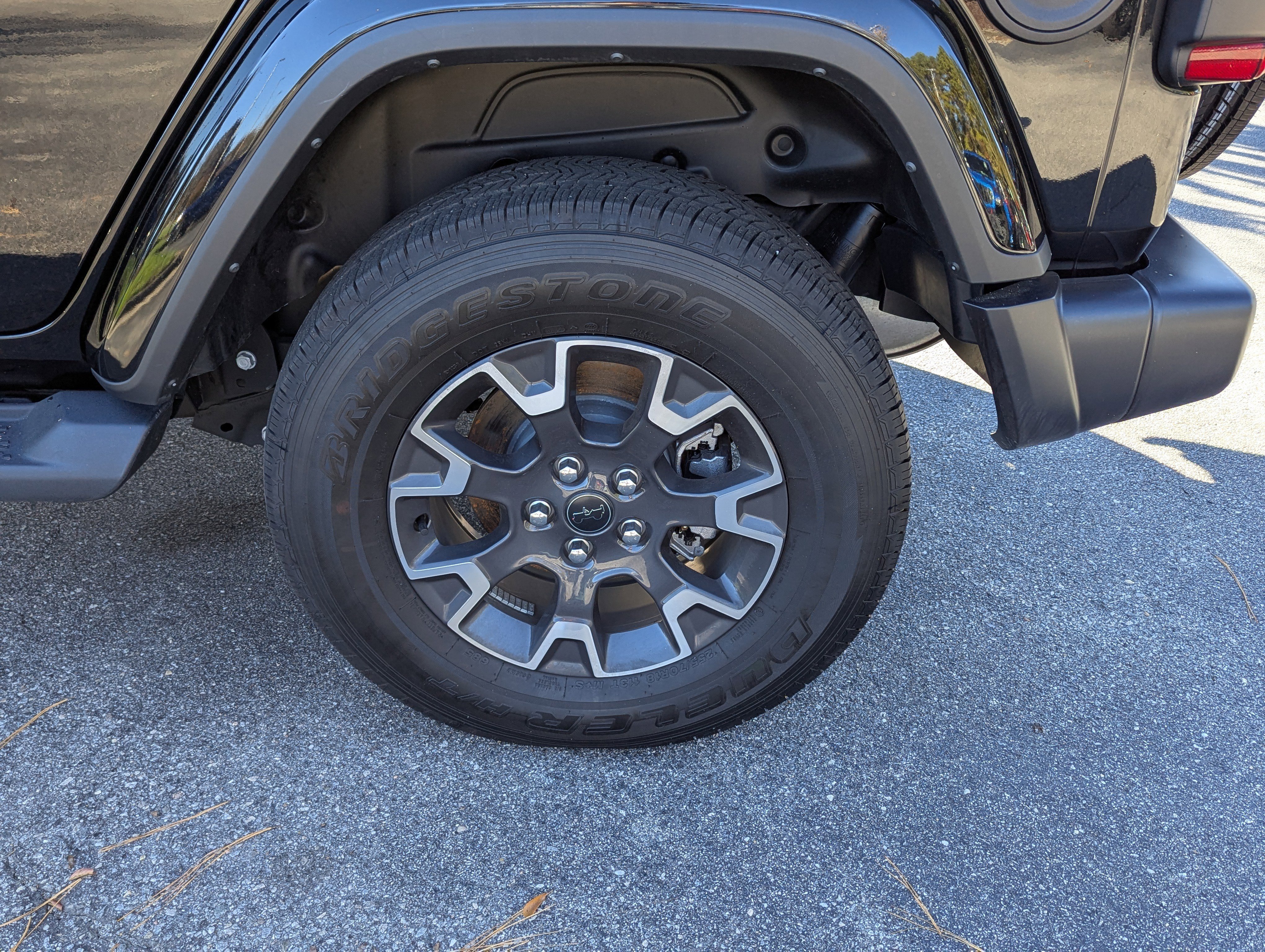 Used 2024 Jeep Wrangler Sahara w/ Safety Group image 28