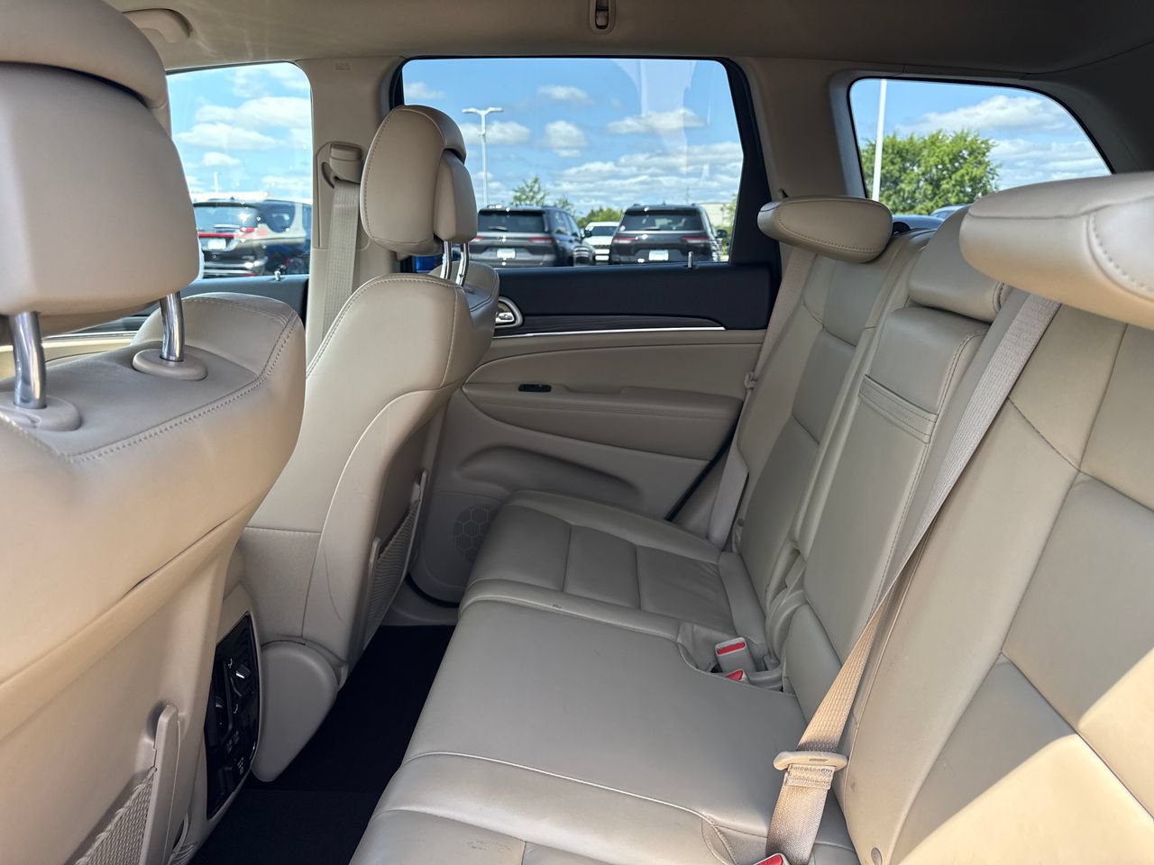 Used 2019 Jeep Grand Cherokee Limited AWD/4WD image 13