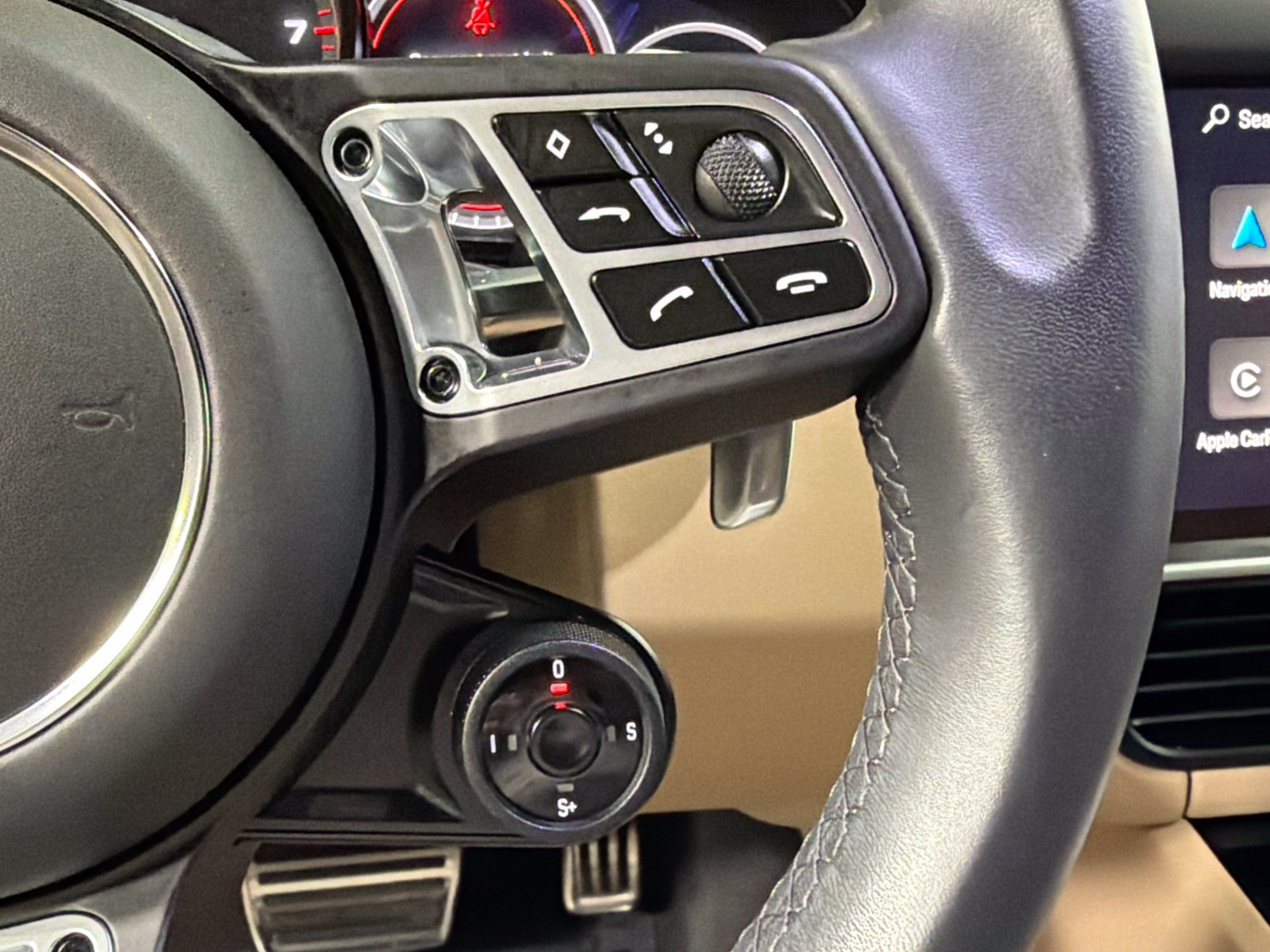 Certified 2023 Porsche Cayenne Turbo AWD/4WD image 38
