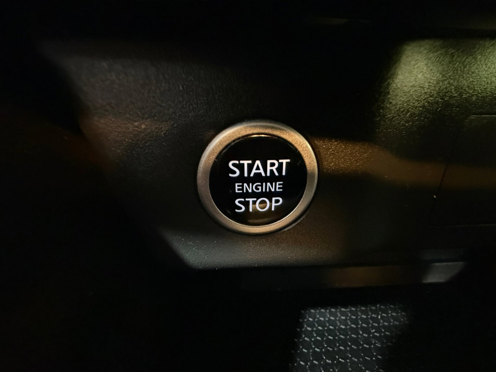 Used 2022 Nissan Rogue SV image 30