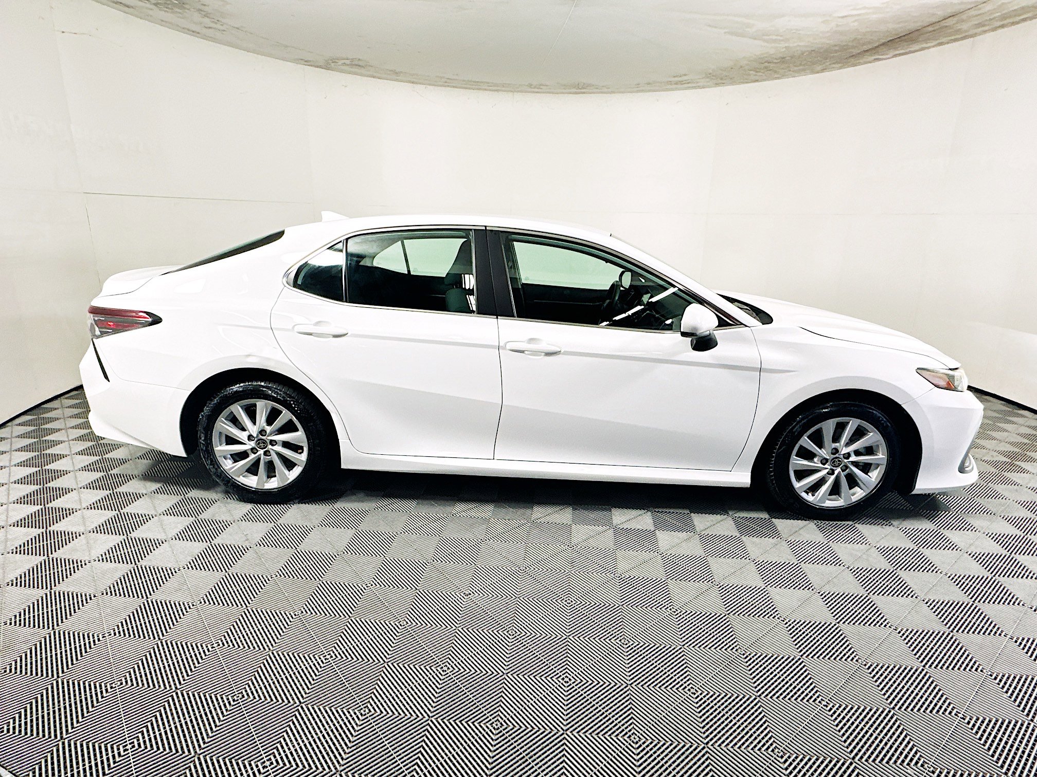 Used 2023 Toyota Camry LE FWD image 2