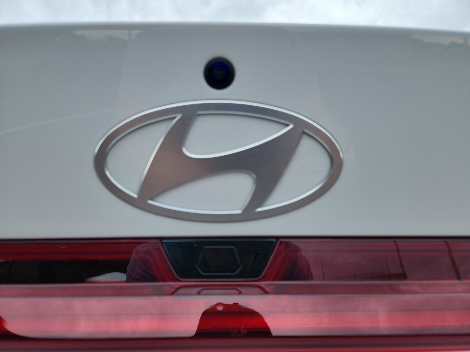 New 2026 Hyundai Elantra Limited FWD image 23