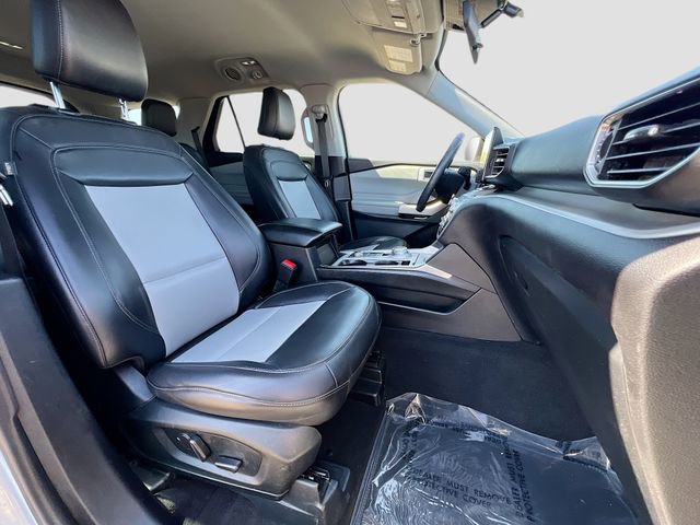 Used 2022 Ford Explorer XLT w/ Equipment Group 202A AWD/4WD image 33