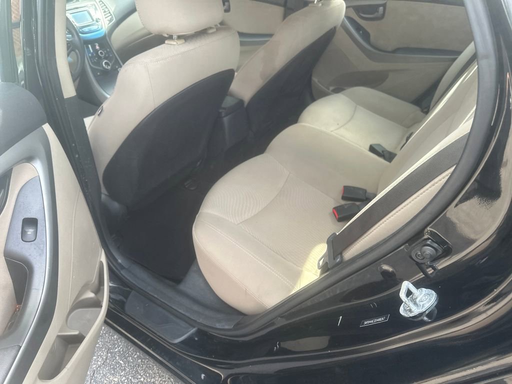 Used 2014 Hyundai Elantra SE w/ Option Group 02 FWD image 18