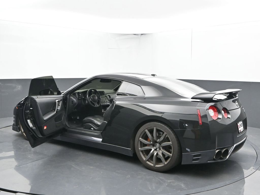 Used 2014 Nissan GT-R Premium image 50