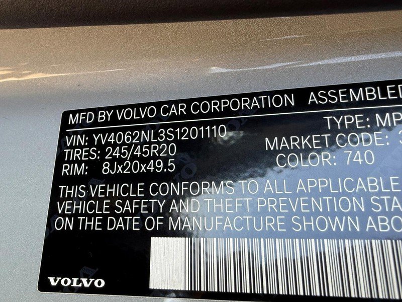 New 2025 Volvo V90 B6 Cross Country Ultra w/ Protection Package Premier image 17