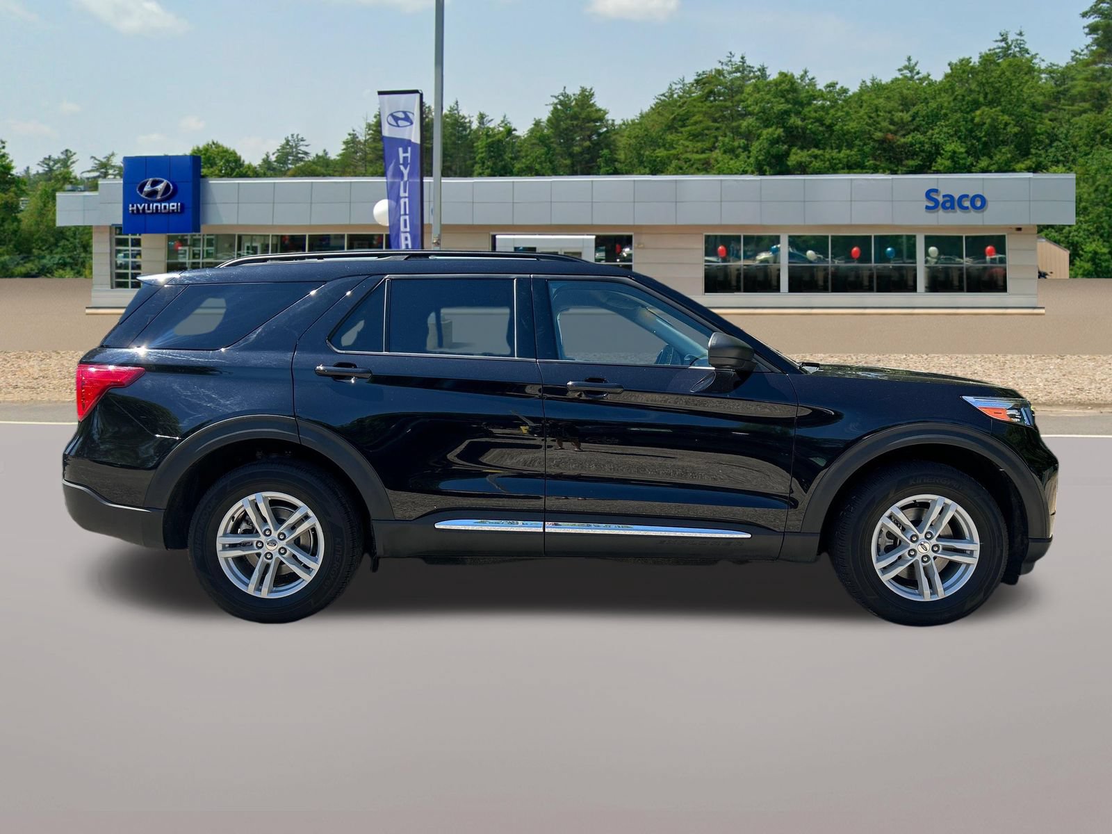 Used 2024 Ford Explorer XLT w/ Equipment Group 202A AWD/4WD image 5