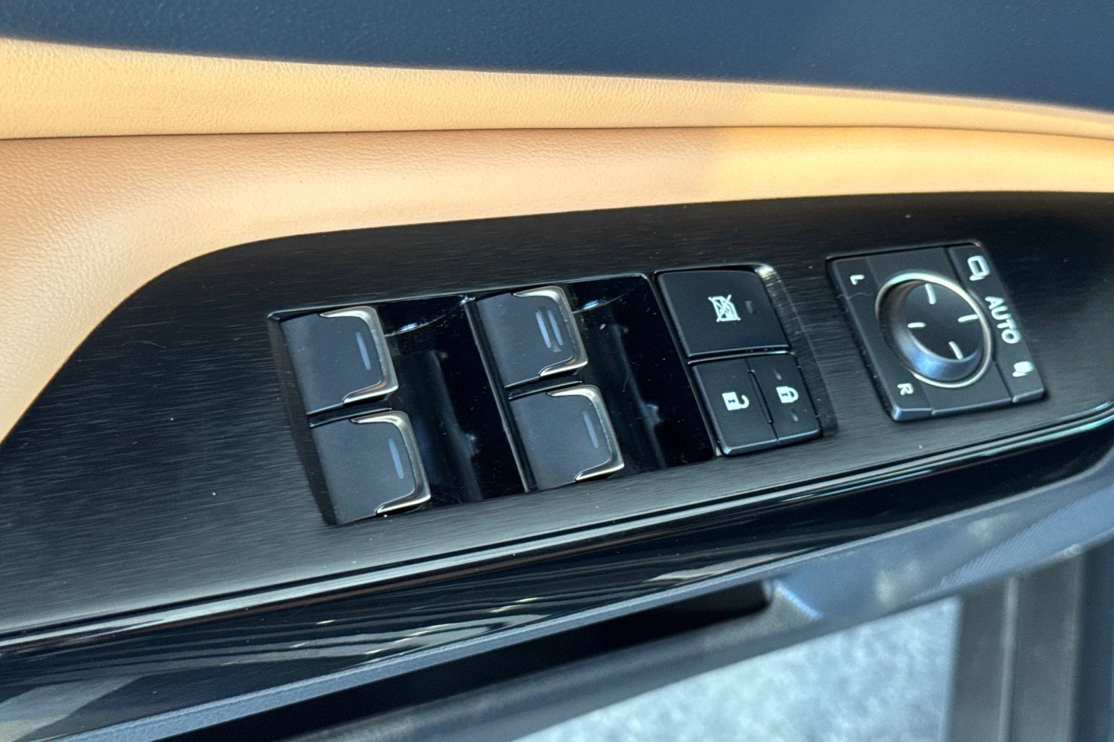 Certified 2025 Lexus ES 350 w/ Premium Package FWD image 13