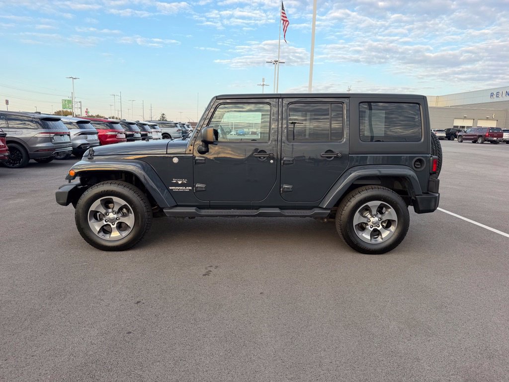 Used 2017 Jeep Wrangler Unlimited Sahara w/ Connectivity Group AWD/4WD image 12