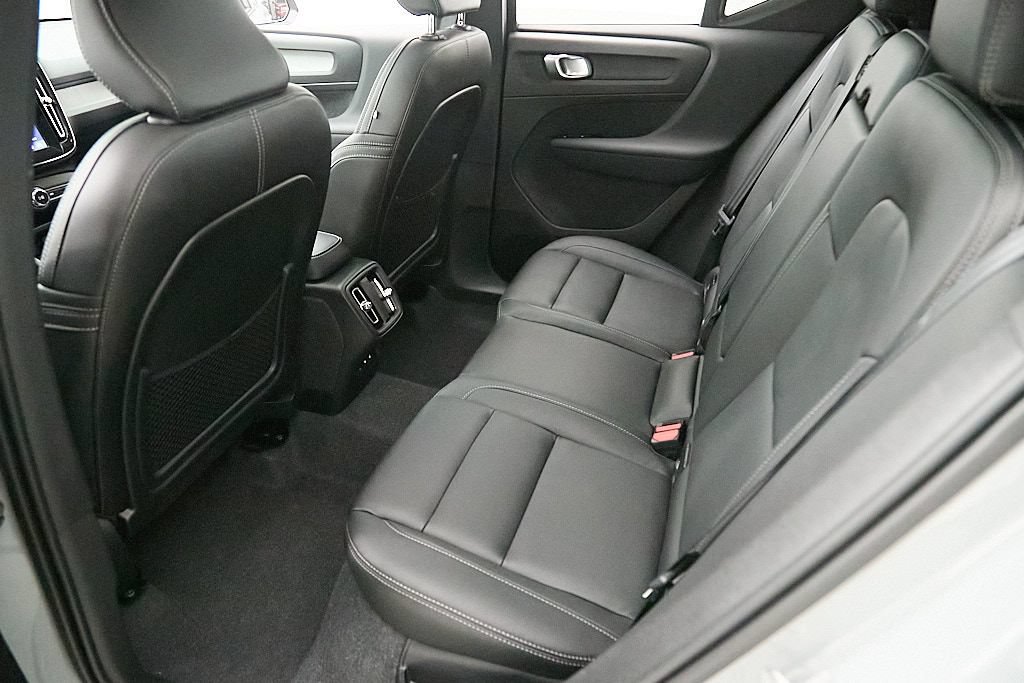 Certified 2025 Volvo XC40 B5 Ultra AWD/4WD image 22