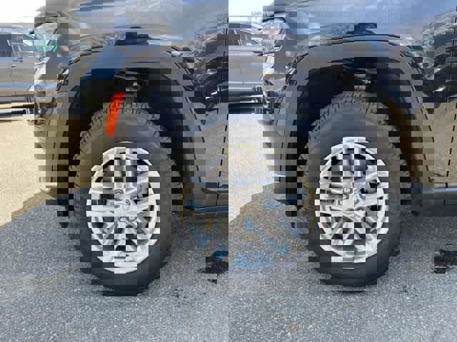 Used 2022 Jeep Grand Cherokee L Laredo w/ Luxury Tech Group I image 8