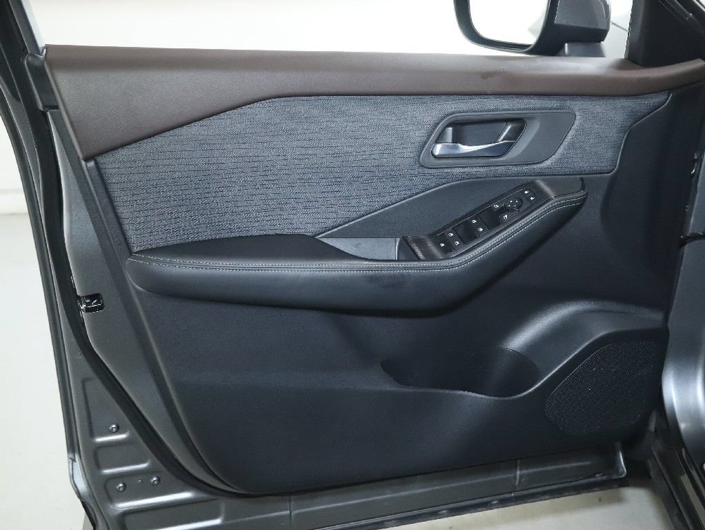 Used 2023 Nissan Rogue SV AWD/4WD image 15