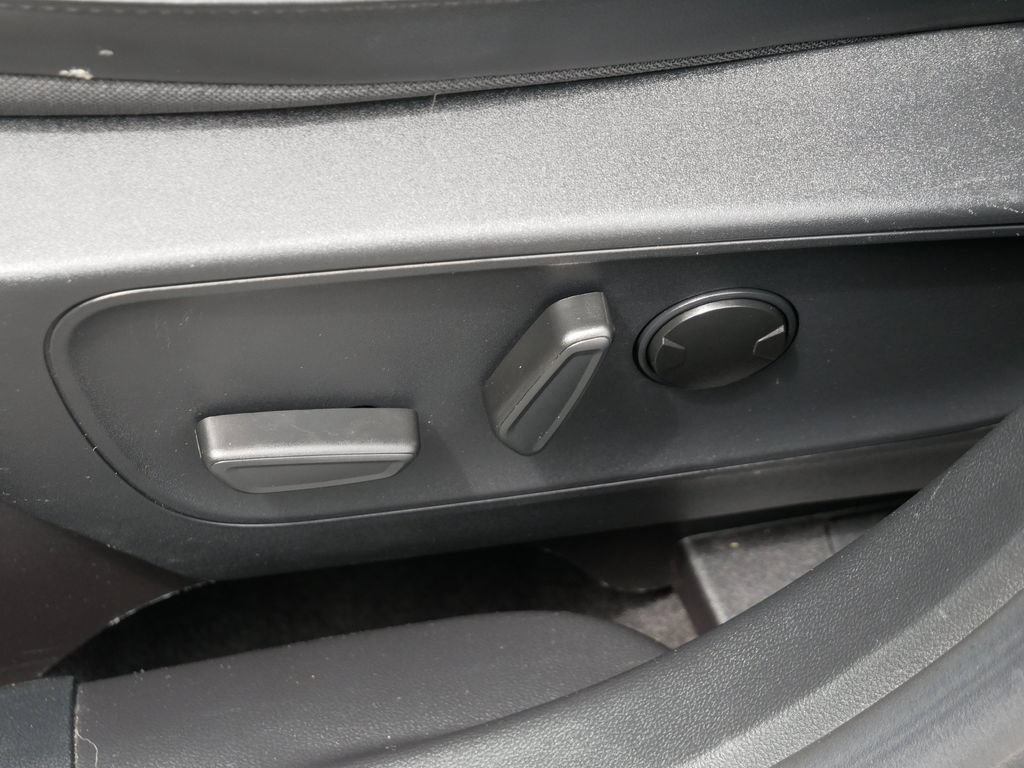 Certified 2025 Ford Escape ST-Line w/ Tech Pack #1 AWD/4WD image 17