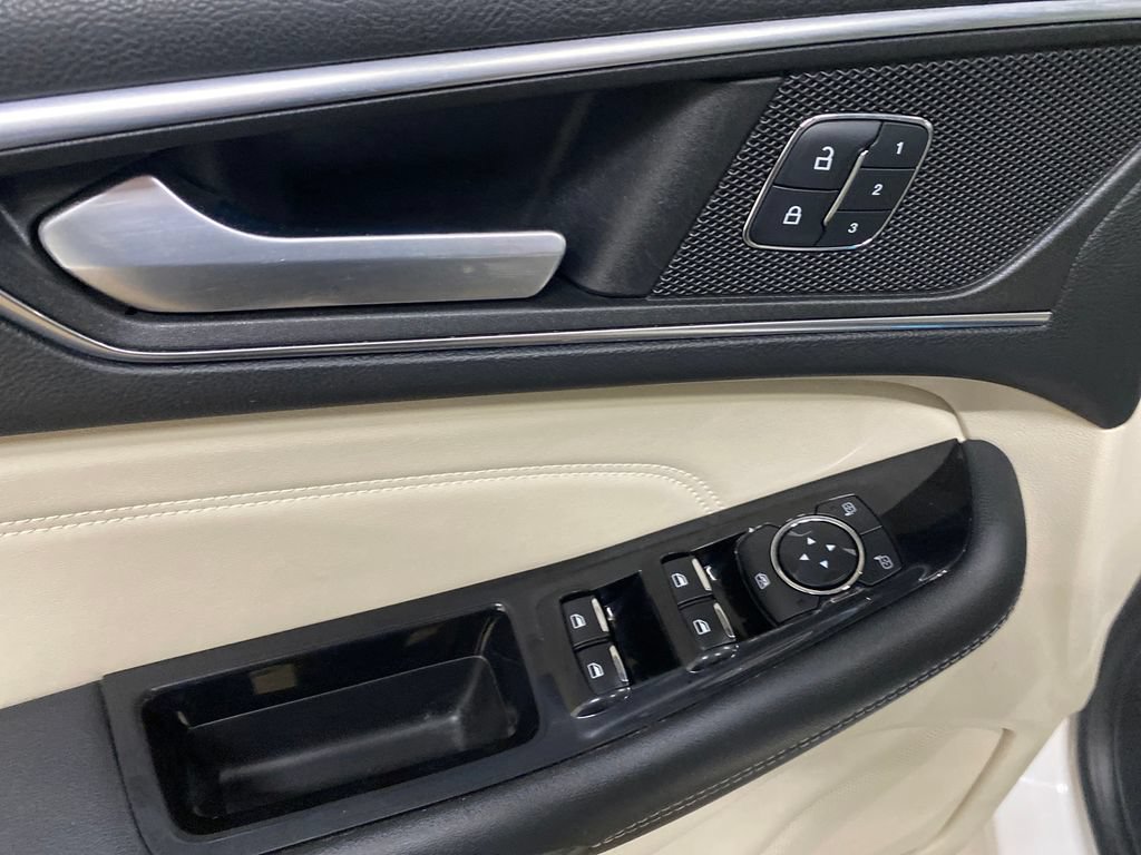 Used 2017 Ford Edge Titanium w/ Equipment Group 301A AWD/4WD image 10