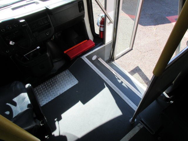 Used 2022 Chevrolet Express 3500 w/ Shuttle Bus Package RWD image 16