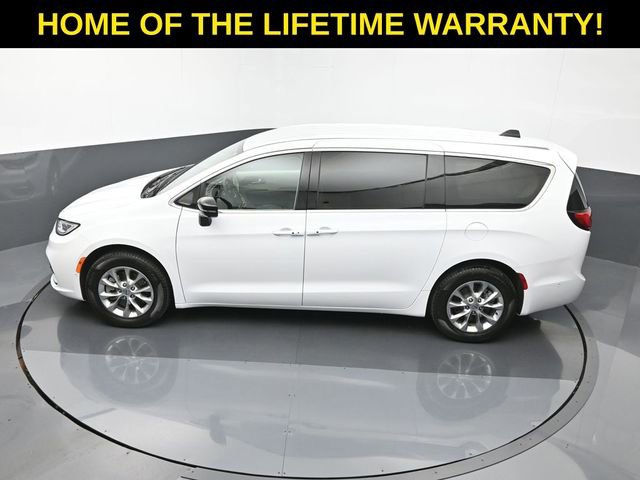 Used 2024 Chrysler Pacifica Touring-L image 60
