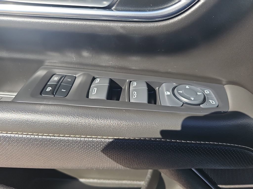 Used 2024 GMC Yukon XL SLT image 30