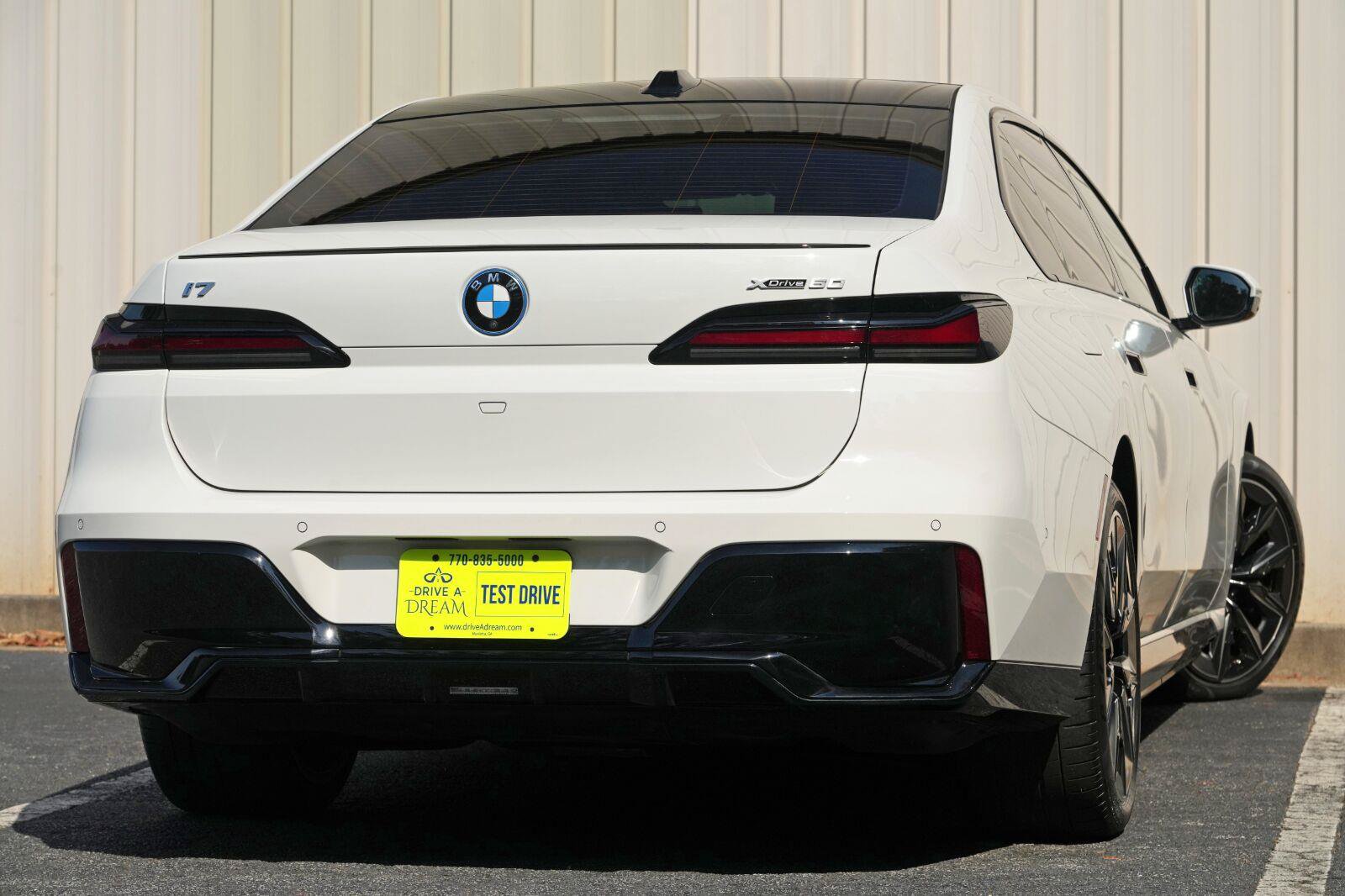Used 2024 BMW i7 xDrive60 AWD/4WD image 4